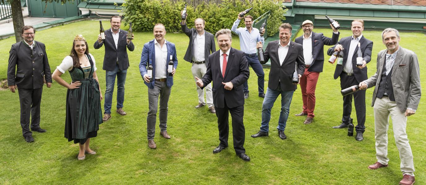 Gruppenbild der Weinpreis-Sieger